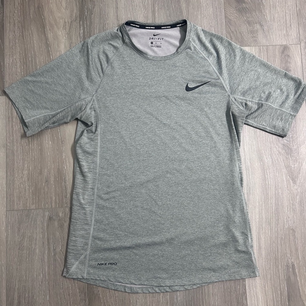 Nike Men's DRI-FIT Light Gray Short Sleeve Tee
